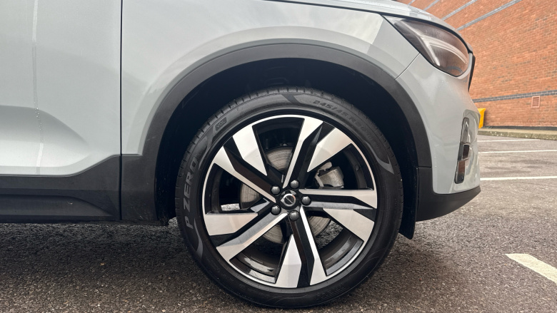 Volvo XC40 2.0 B4P Plus Dark 5dr Auto Petrol Estate